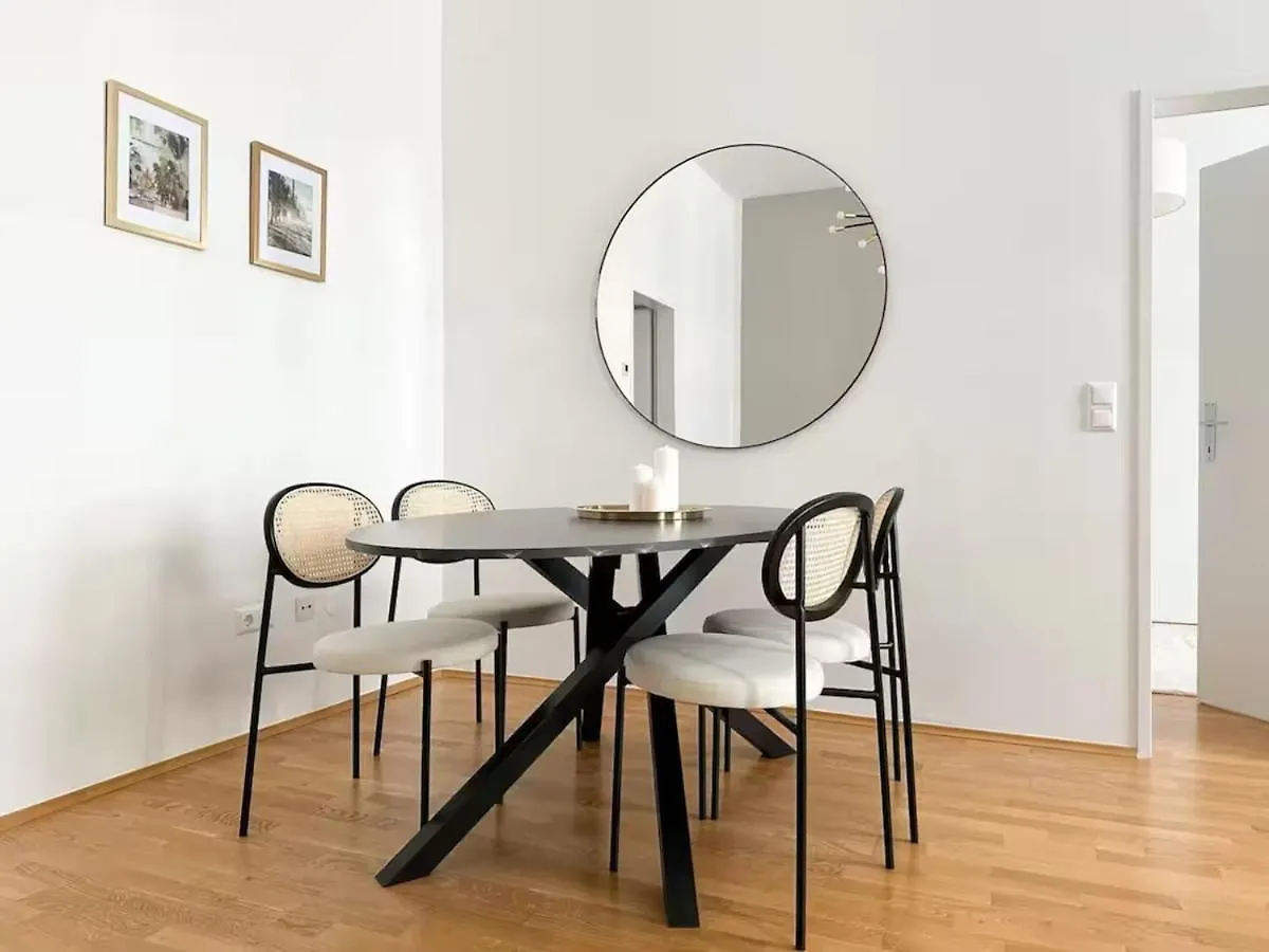 Long Term Stay I 7 Minutes To Inner City I At Metro Vienna Apartment