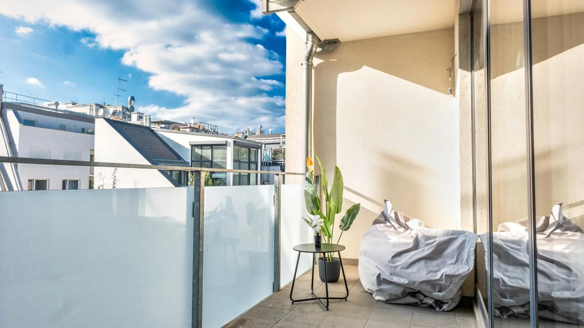 Long Term Stay I 7 Minutes To Inner City I At Metro Vienna Apartment