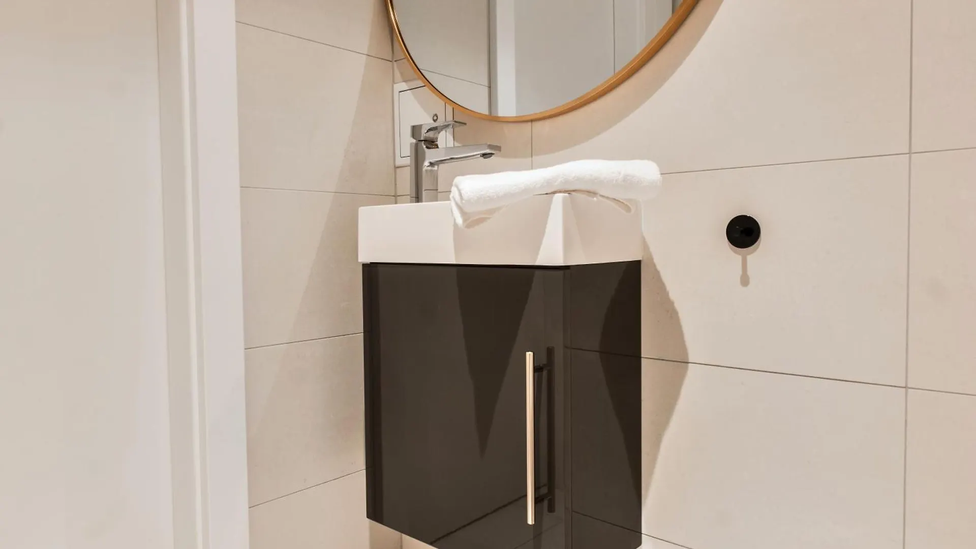 Long Term Stay I 7 Minutes To Inner City I At Metro Vienna Apartment