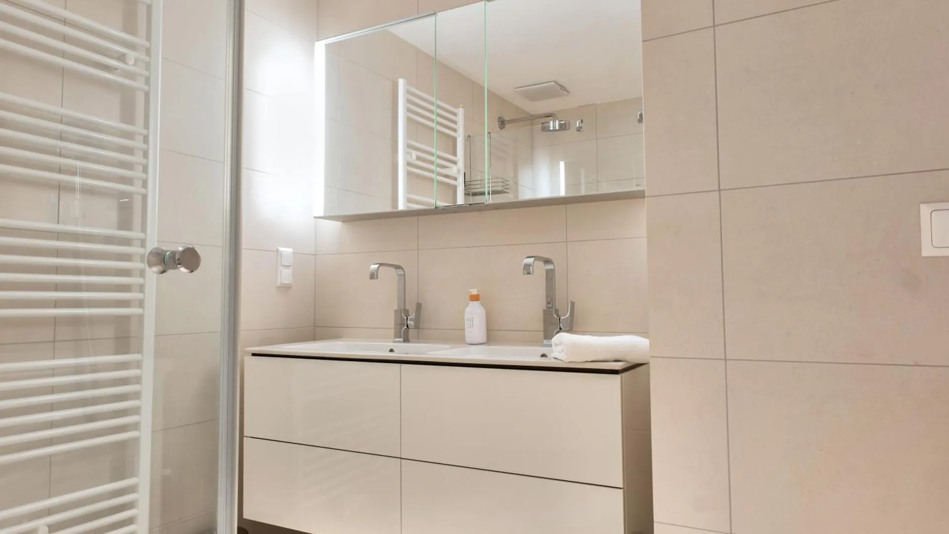 Apartment Long Term Stay I 7 Minutes To Inner City I At Metro Vienna Austria